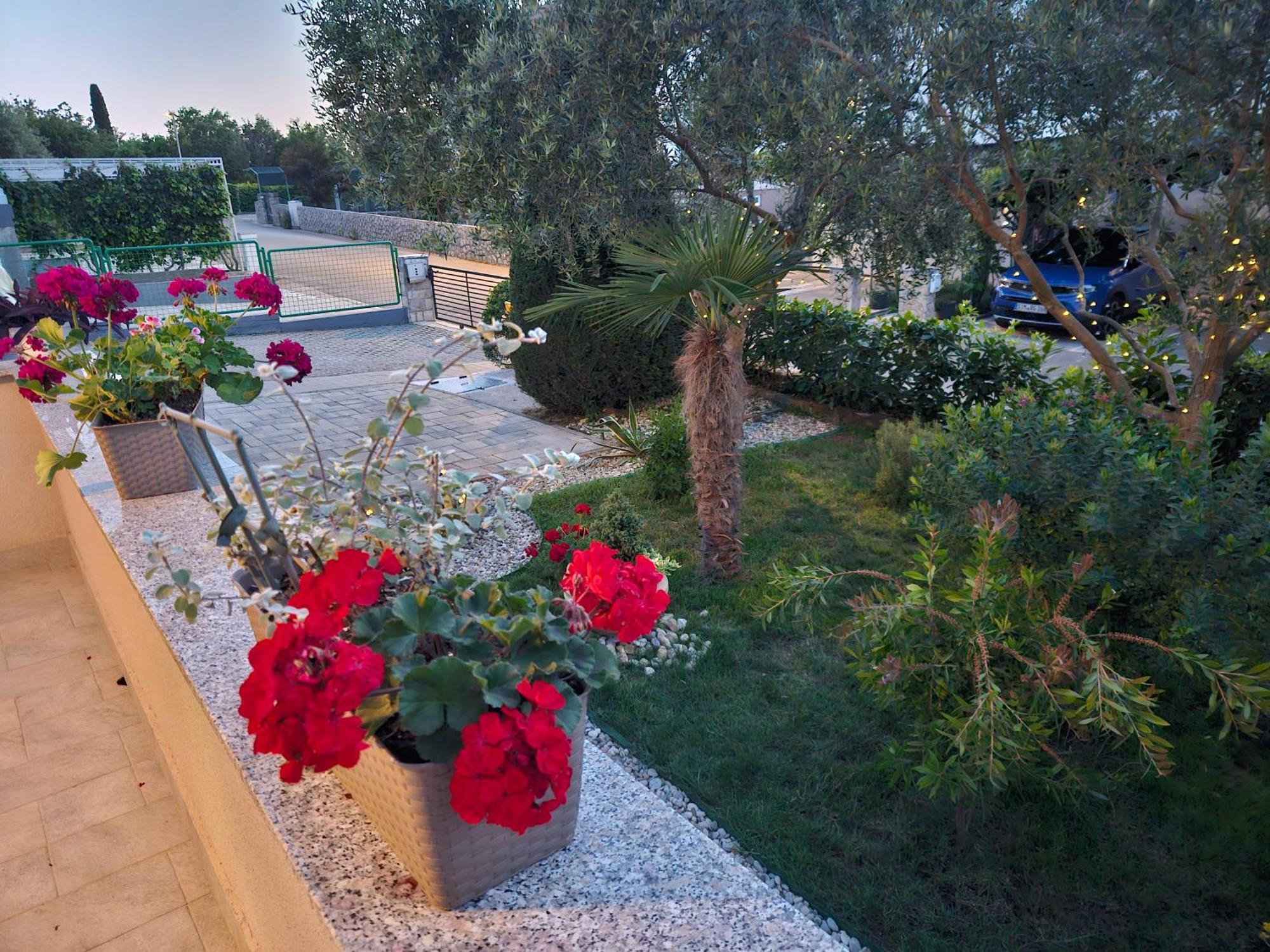 Apartments Melin Malinska Exterior photo