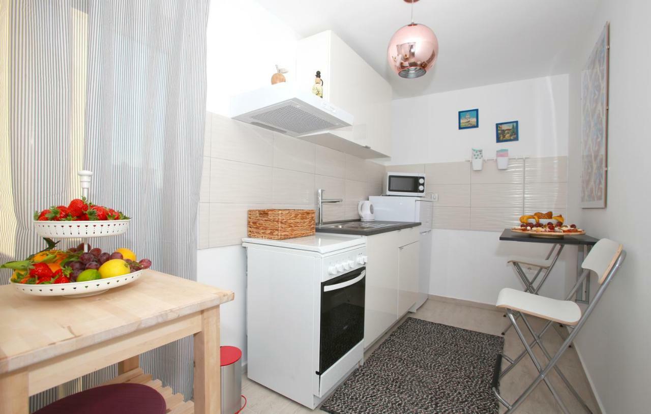 Apartments Melin Malinska Exterior photo